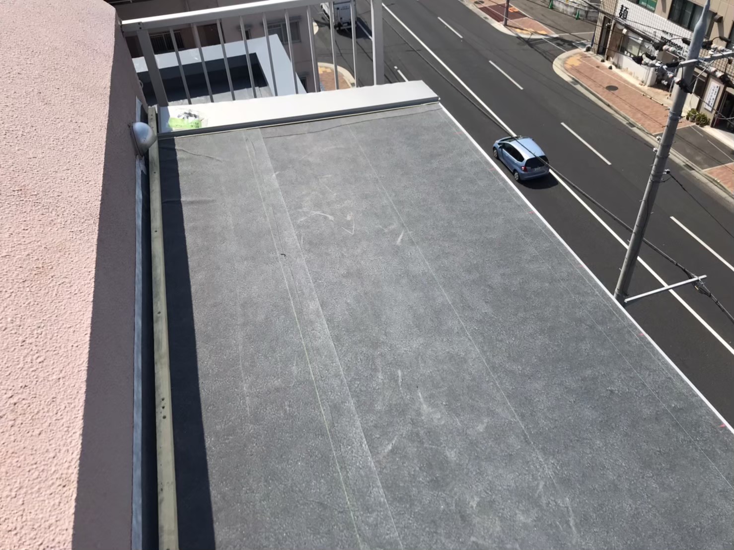 マンションの庇から雨漏り防水工事